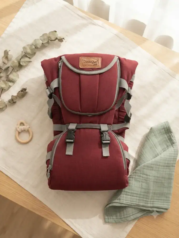 Gendongan Bayi Dialogue Baby / Baby Carrier Merah Marun Bekas Mulus
