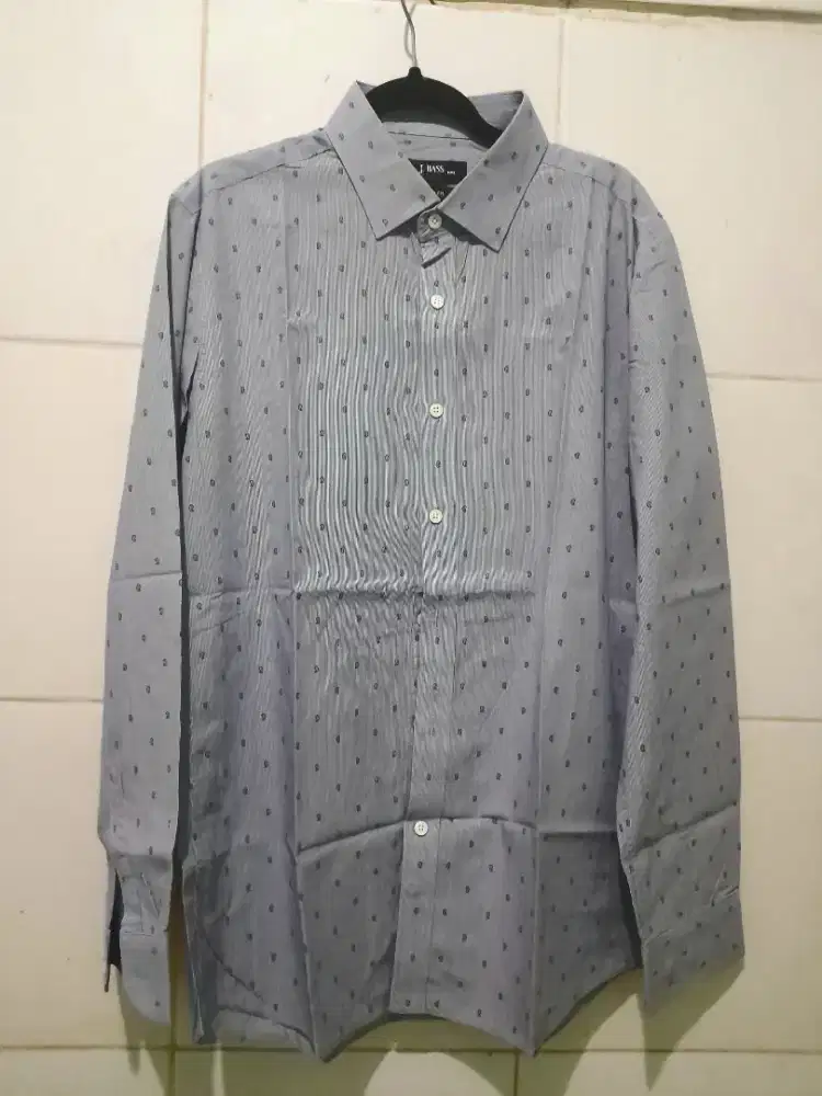 Kemeja Pria Slimfit size M merk Hass
