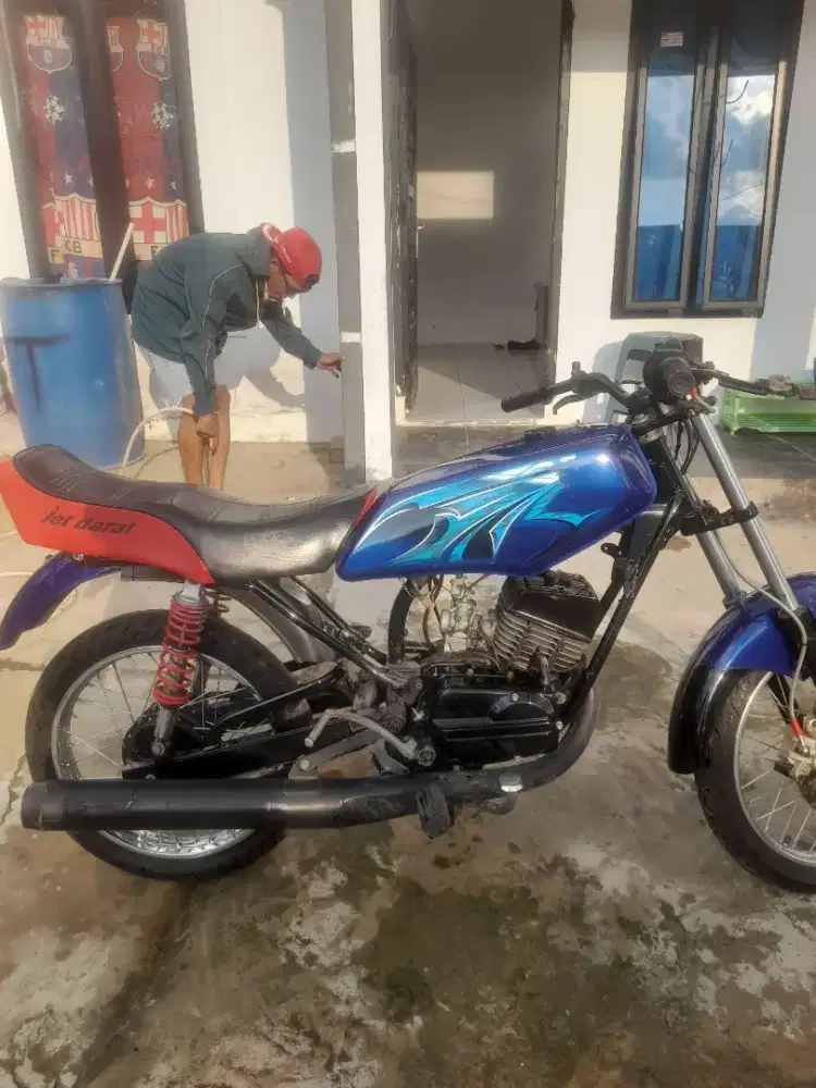 Jual motor Yamaha Rx 100 tahun 1977 (surat Bpkb & stnk) pajak pules