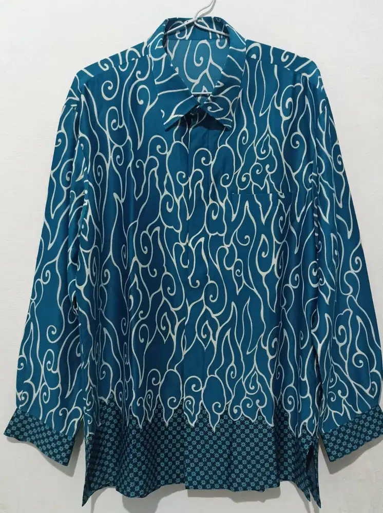 BATIK PRIA LENGAN PANJANG - BIRU MOTIF PUTIH
