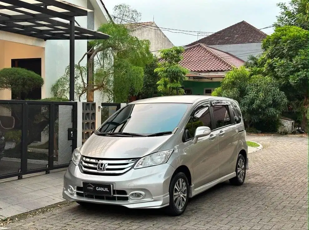 Honda Freed E PSD 2013 AT Matic Facelift low km model 2015