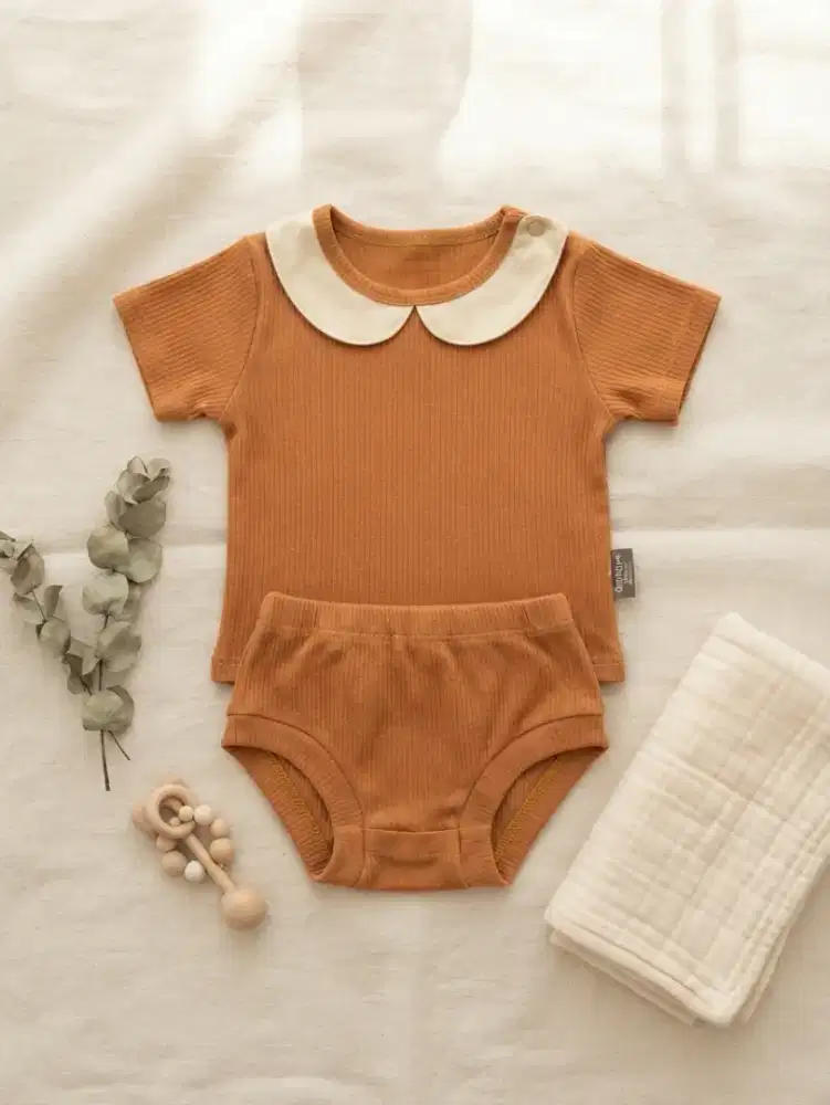 Jual Set Kaos & Celana Pendek Bayi Estetik Preloved Like New