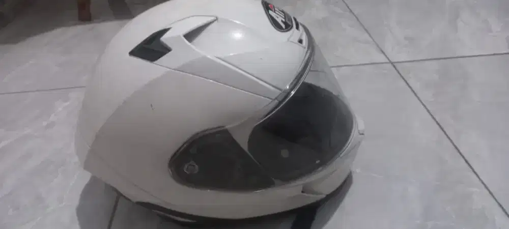 Helm merek aeroh