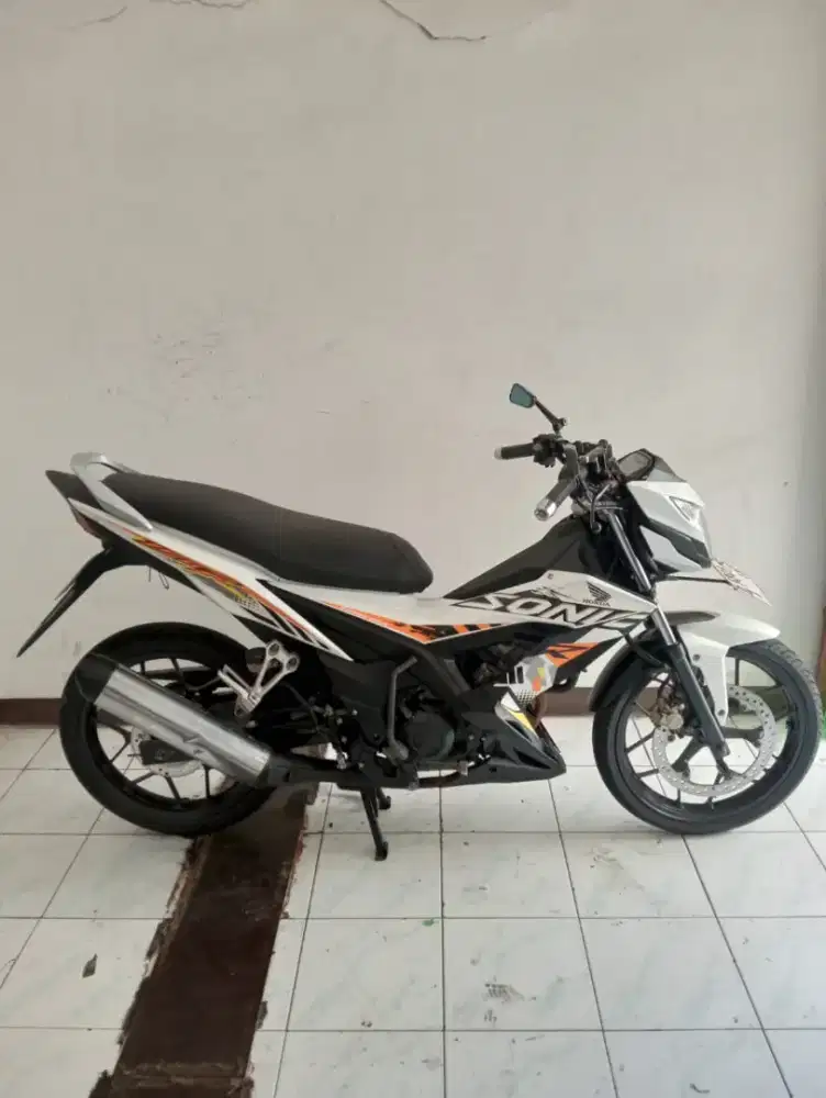 JUAL CEPAT Honda Sonic 150 Tahun 2015,Super Mulusss full ori..