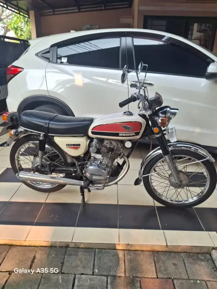 Honda CB 100 Glatik thn 73 Full original 90%, Plat B Pajak Hidup.