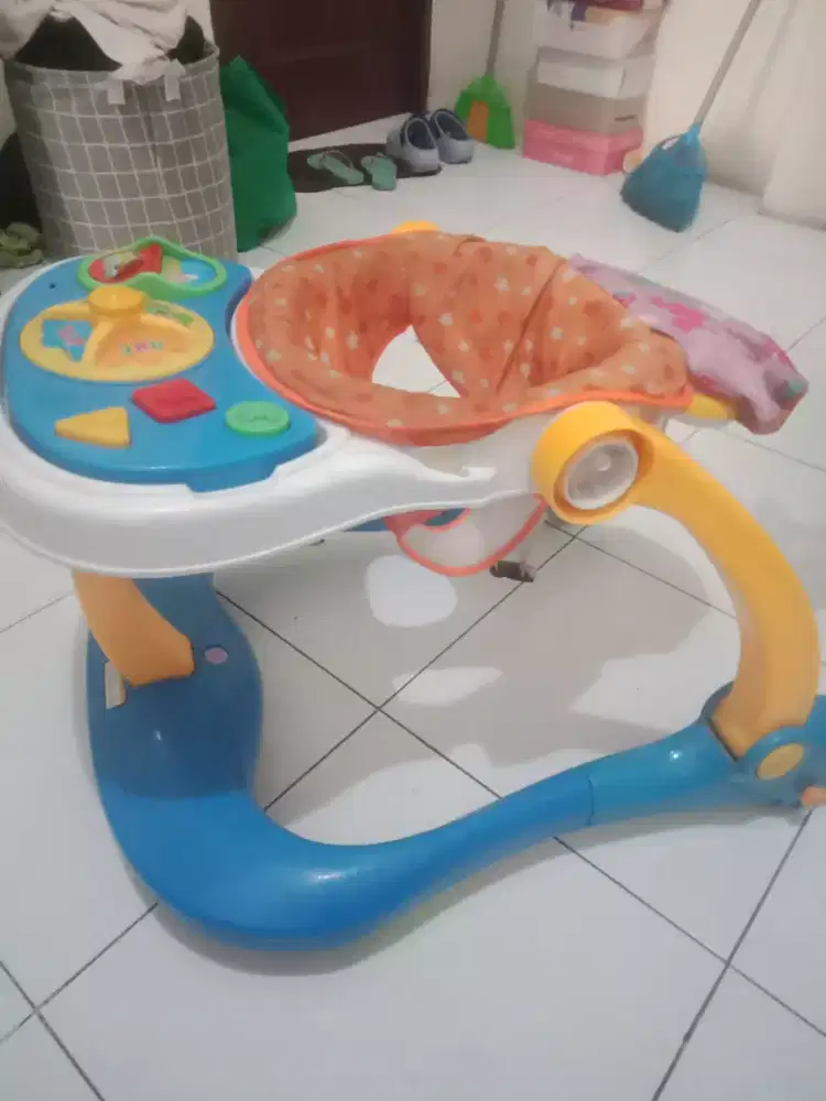 Kursi anak belajar jalan