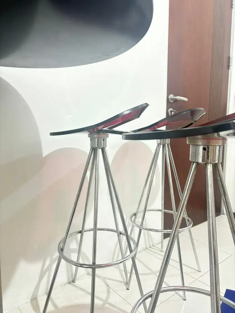 Kursi bar dapur atau mini bar