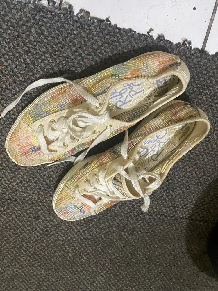 Sepatu keds nomor 38