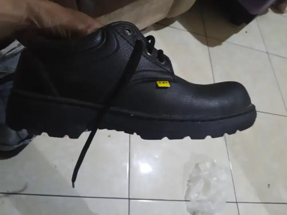 Sepatu buat kerja UK 42 kondisi baru