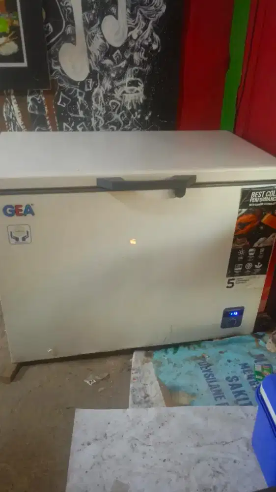 Jual freezer GEA 300lt murah( nego)