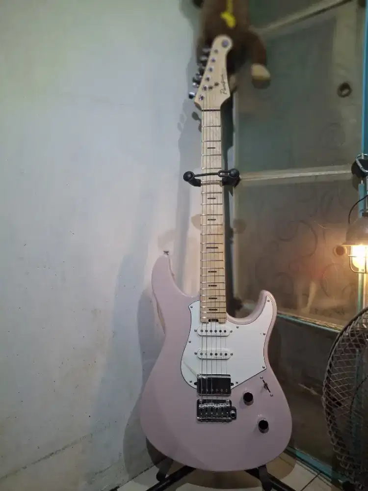 Yamaha Pacifica Standard Plus PACS+12 warna Ash Pink (Maple)