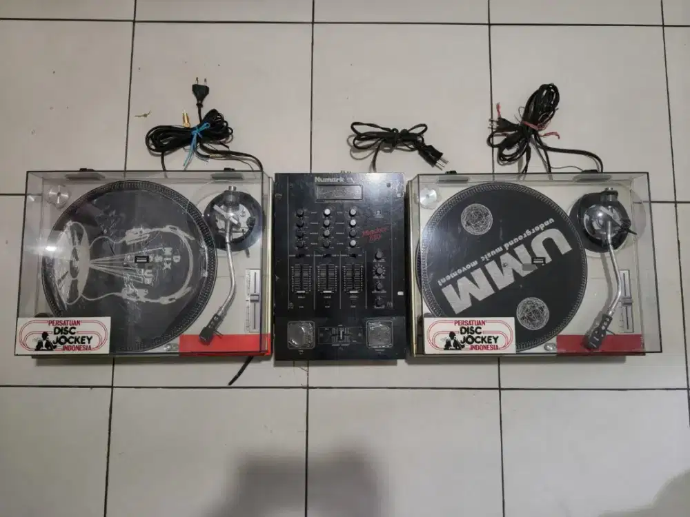 Di jual 2 TURNTABLE Technics SL-1200 MK II (2) + Mixer Dj Numark