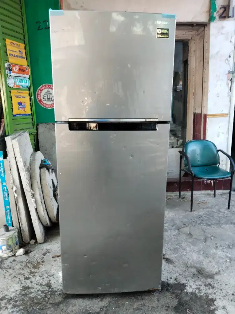 Kulkas 2 pintu samsung jumbo kondisi normal dingin beku