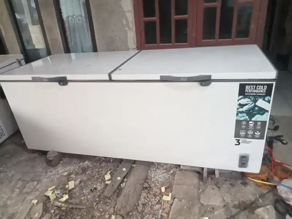 Freezer bok merek Gea kapasitas 1200 litet