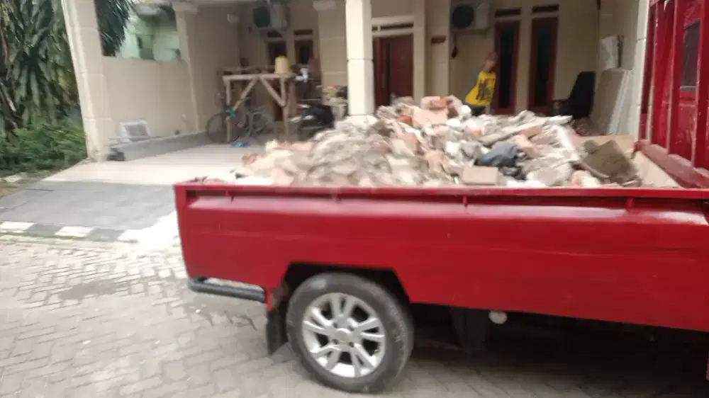 Buang puing dan angkutan barang