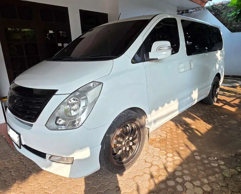 Hyundai H-1 2012 Bensin