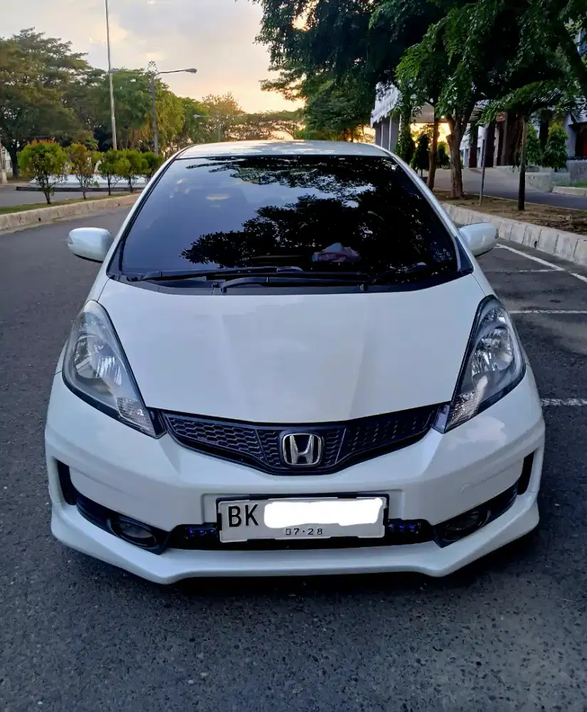 Jazz rs metik putih