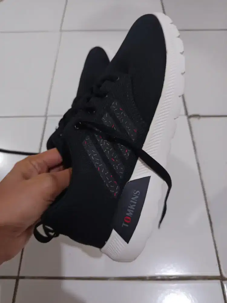 Sepatu TOMKINS spatu skolah dan jalan