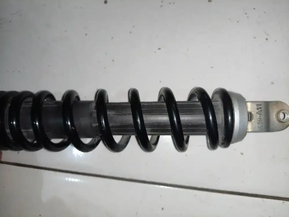 Shock belakang vario