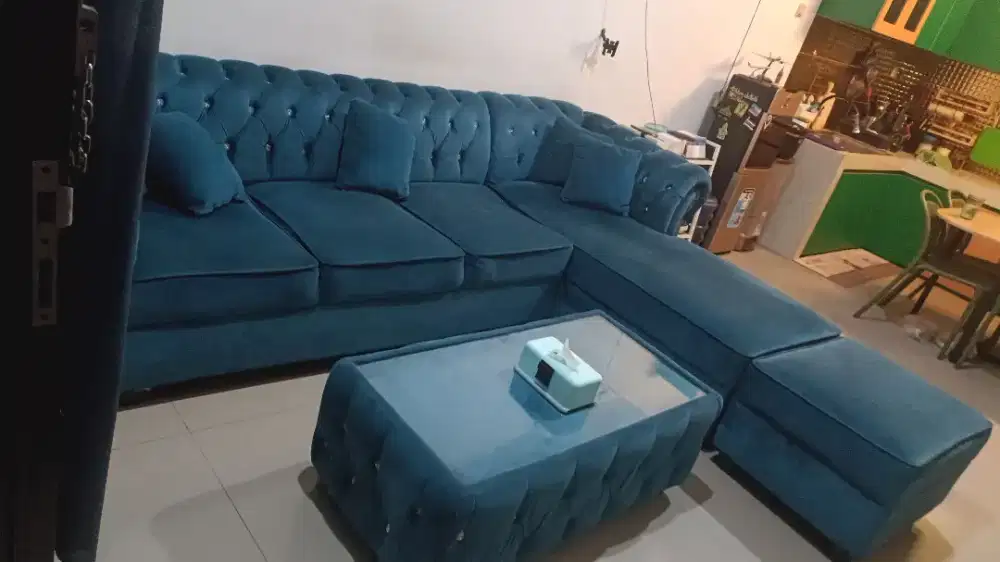 Sofa L Chesterfield Beludru Set Lengkap (Sofa+Ottoman+Meja) Mulus