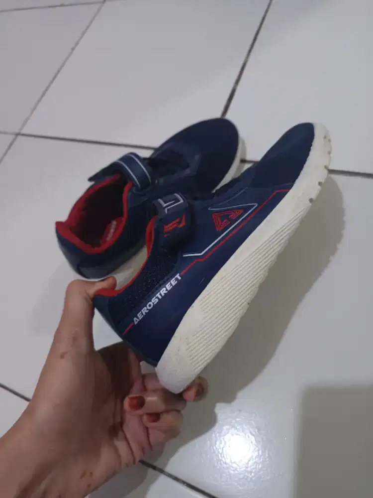Sepatu anak TK/SD