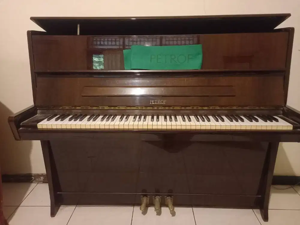 Jual Piano Klasik Merk Petrov.