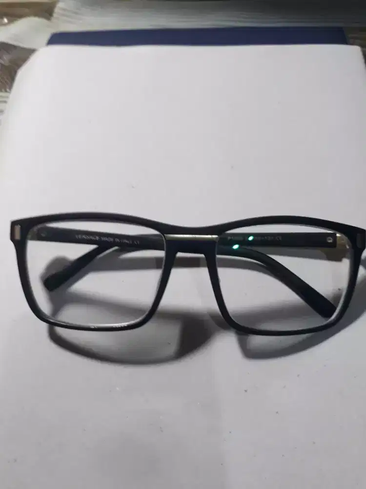 Frame kacamata Versace