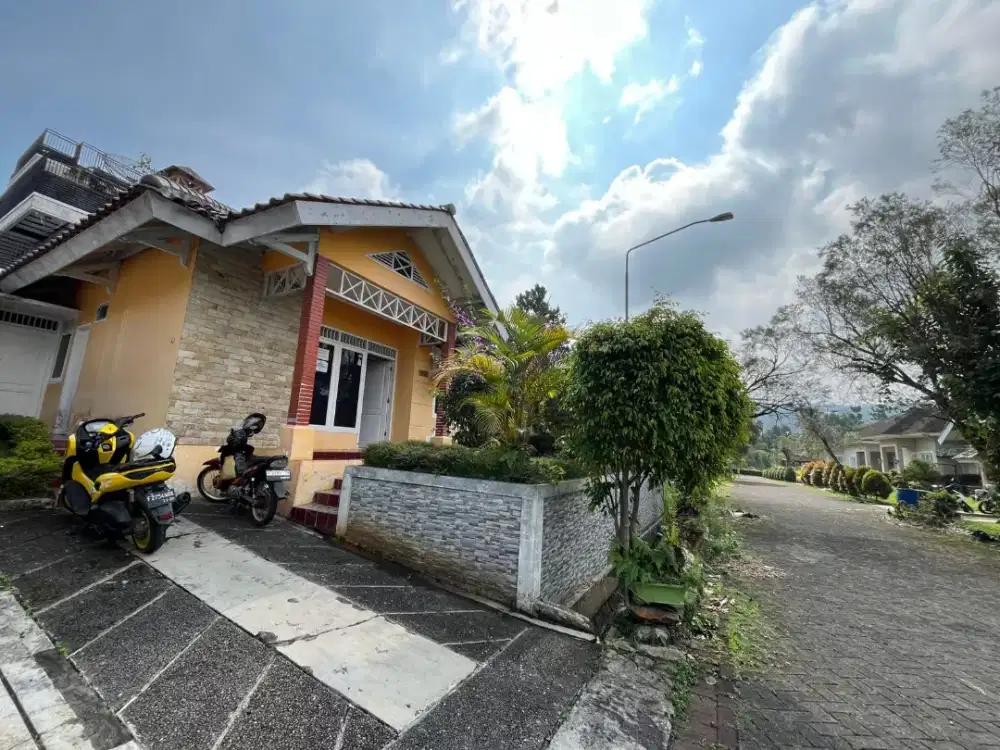 Di jual vila siap huni lokasi di kota bunga cipanas luas tanah 216 mtr