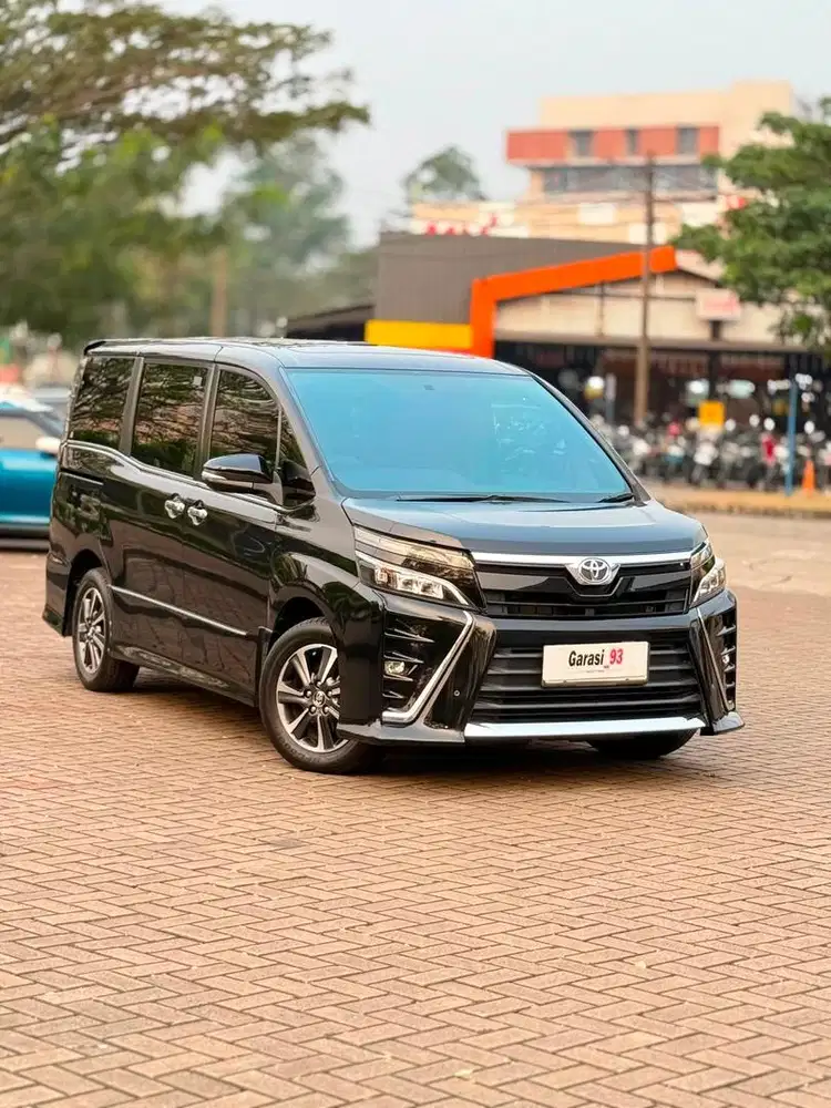 TOYOTA VOXY 2.0 AT 2019