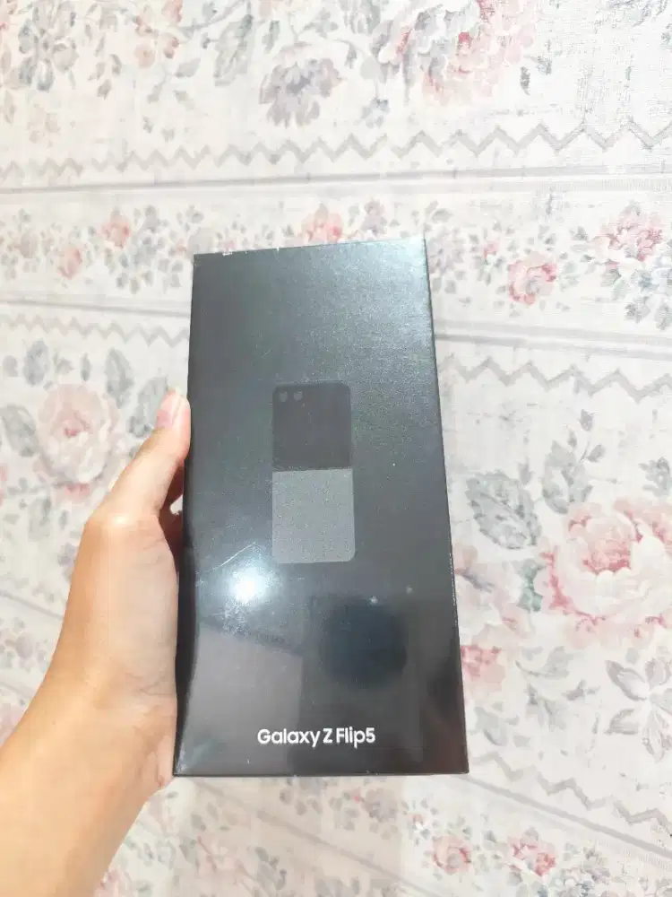 Samsung Galaxy Z Flip 5 8/512Gb SEIN garansi belum ON