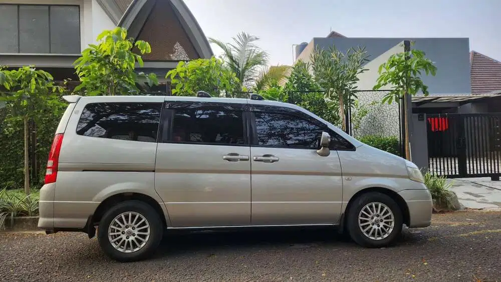 Nissan Serena 2011 Bensin