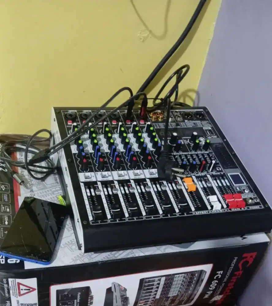 Dijual Power mixer baru beli 2 bulan