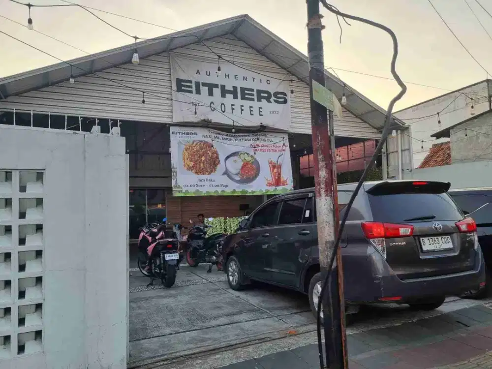 Rumah Usaha Di Samping Jalan Raya Pasar Lama Kota Tangerang