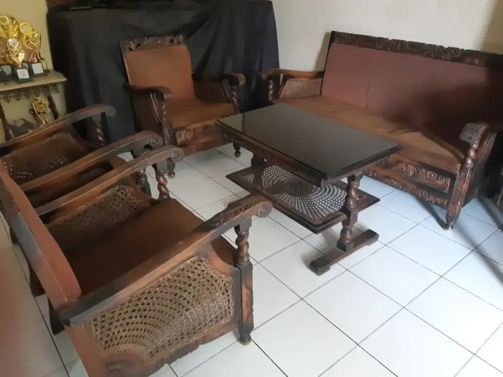 Kursi Tamu Ukiran Antik