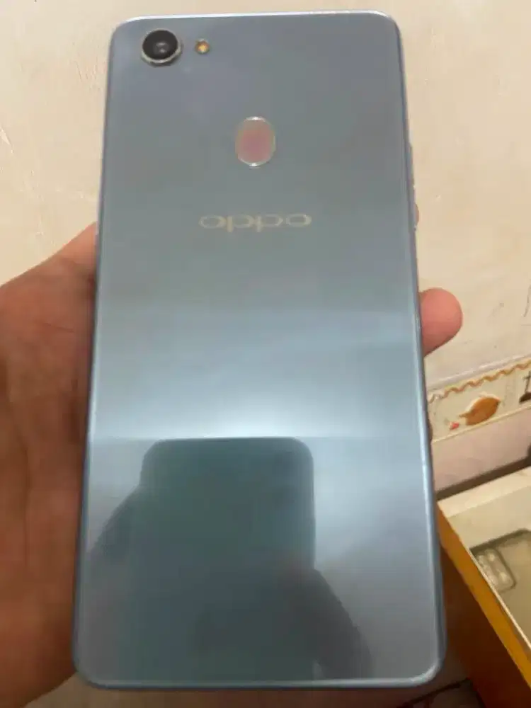 Oppo F7 ram 4gb internal 64gb