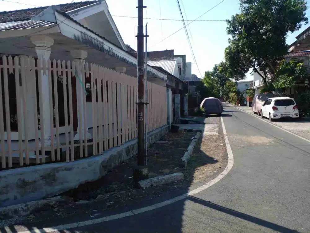 rumah murah luas 240 di jalan mergan dekat sekali ke mall MOG, Jl. ijen dan alun alun malang kota posisi hook dan jalan simpangan longgar