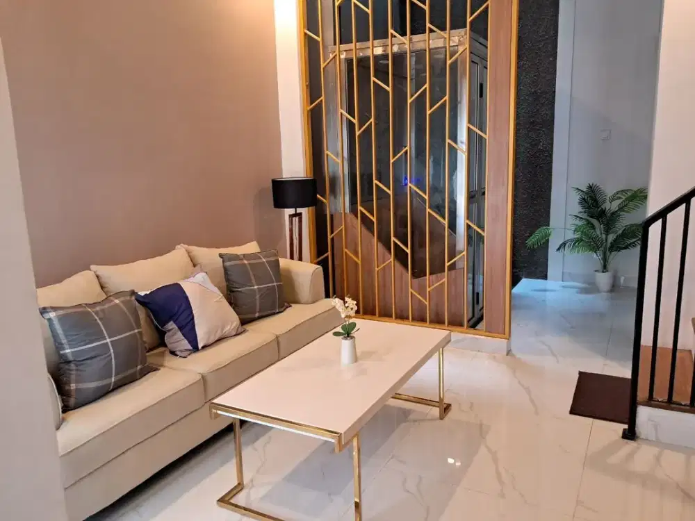 Rumah T. Jl. Raya Pejaten, Murah Mewah Baru, Pasar Minggu Jaksel, Jakarta Selatan Dijual