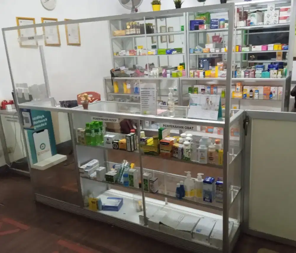 Dijual Rak bekas Apotek untuk display obat-obatan