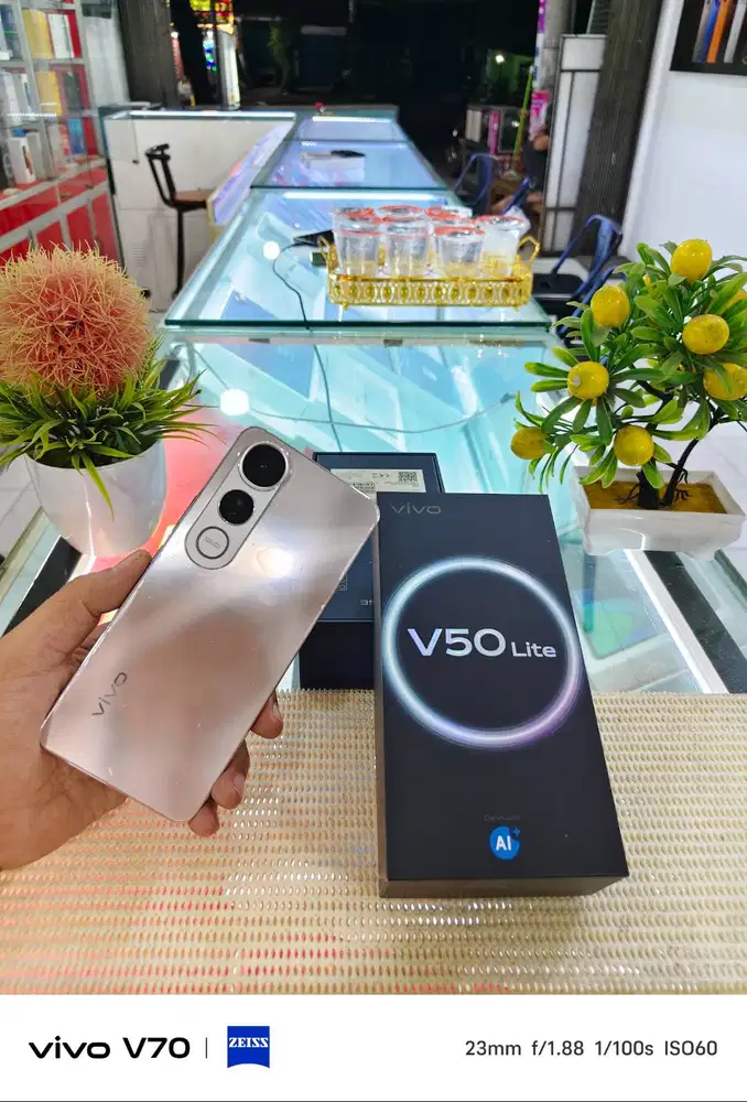 Vivo V50 Lite Ram 8+8Gb/ 256Gb Fullset Mulus Original 100% Bergaransi