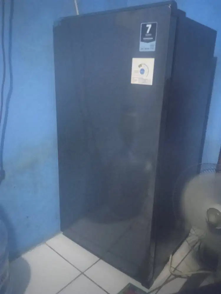 Dijual cepat Kulkas satu pintu merek Aqua
