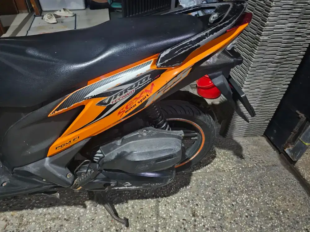 HONDA VARIO 125 ORANGE