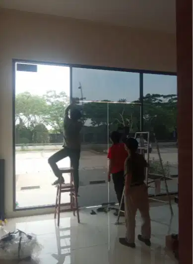 Sedia Kaca film rumah jasa pasang kacafilm sedia kaca film gelap hitam