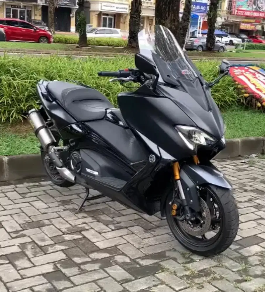 Yamaha tmax DX hitam 2019 fp