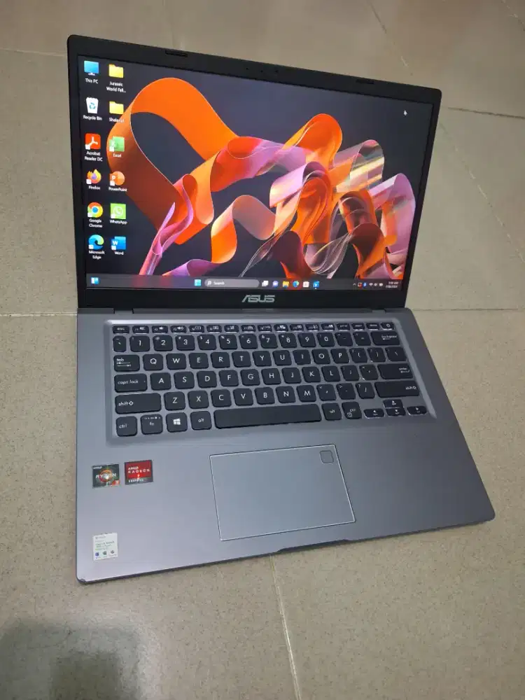 Bismillah di jual laptop asus vivobook reyzen3 slim ram 8gb kondisi ok