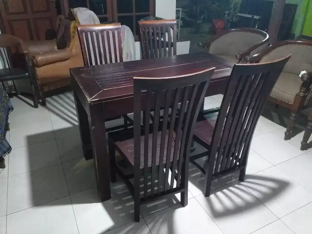 Set Meja Makan Kayu 4 Kursi