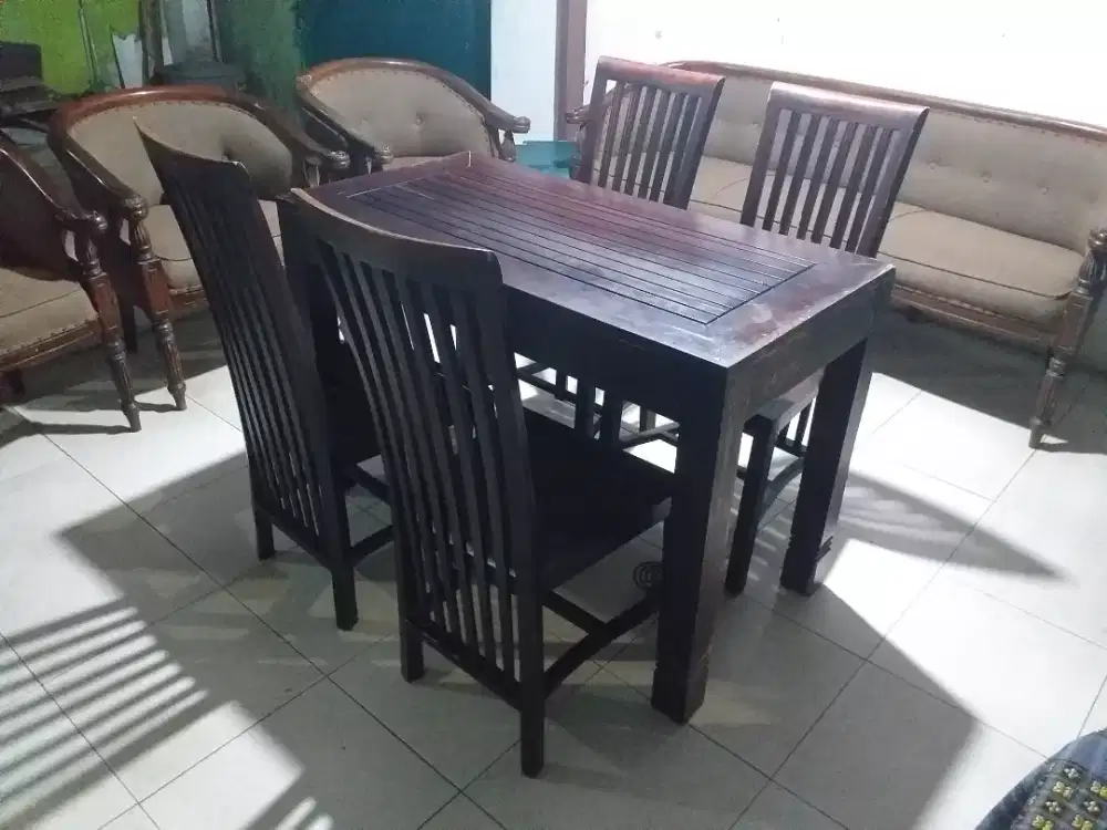 Set Meja Makan Kayu 4 Kursi