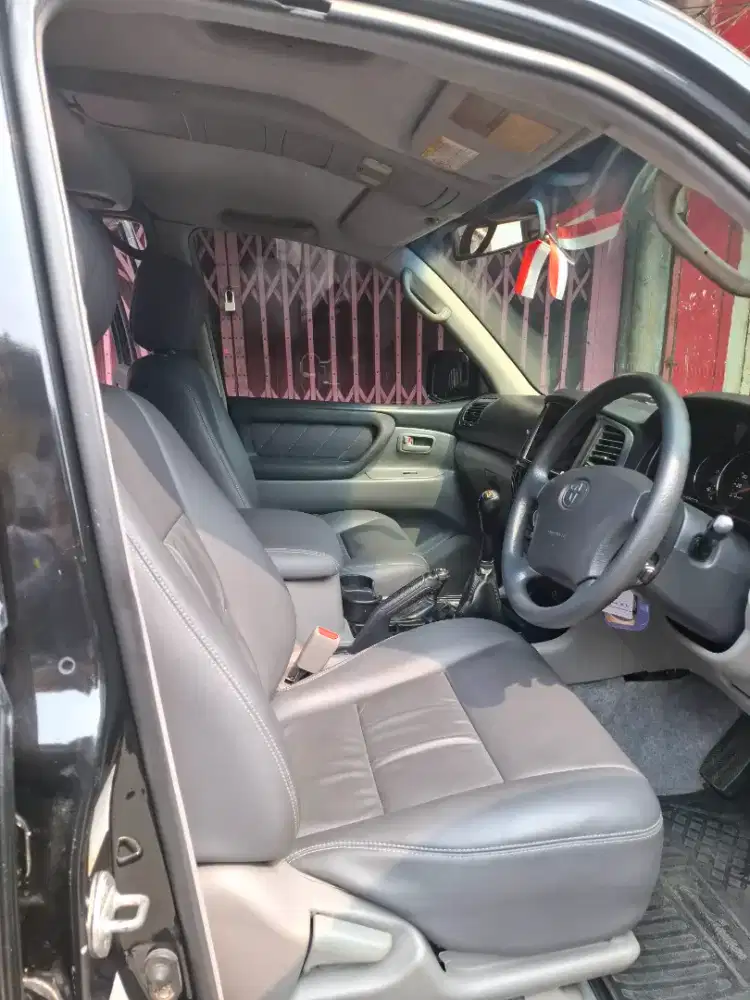 LANDCRUISER VX100 MANUAL RARE ITEM