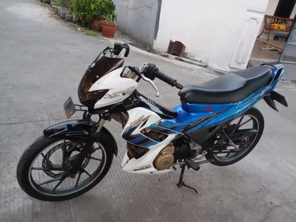 satria fu 150 biru putih