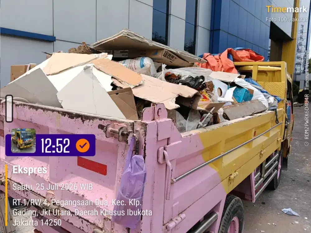 Buang puing tanah dan buang sampah