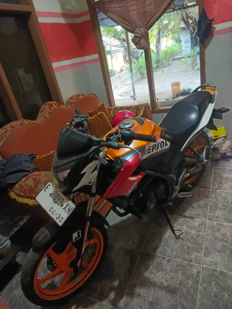 jual motor cbr 150R surat² kumplit